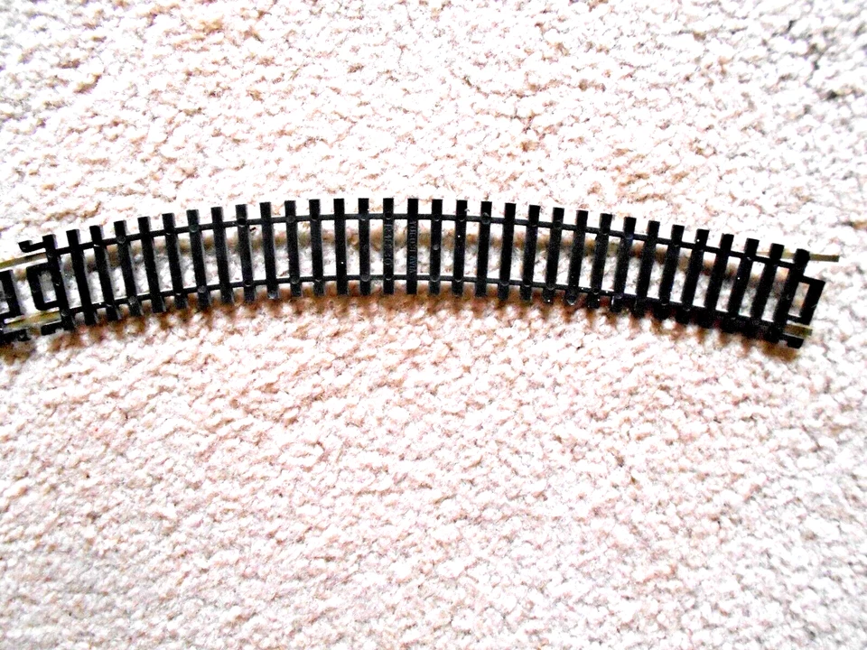 Unbranded N Gauge 3 Section Curved Track 28" in Length - Image 3 of 4