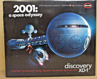 Moebius Models 2001-3  2001 A Space Odyssey Discovery Plastic Model Kit 1/144
