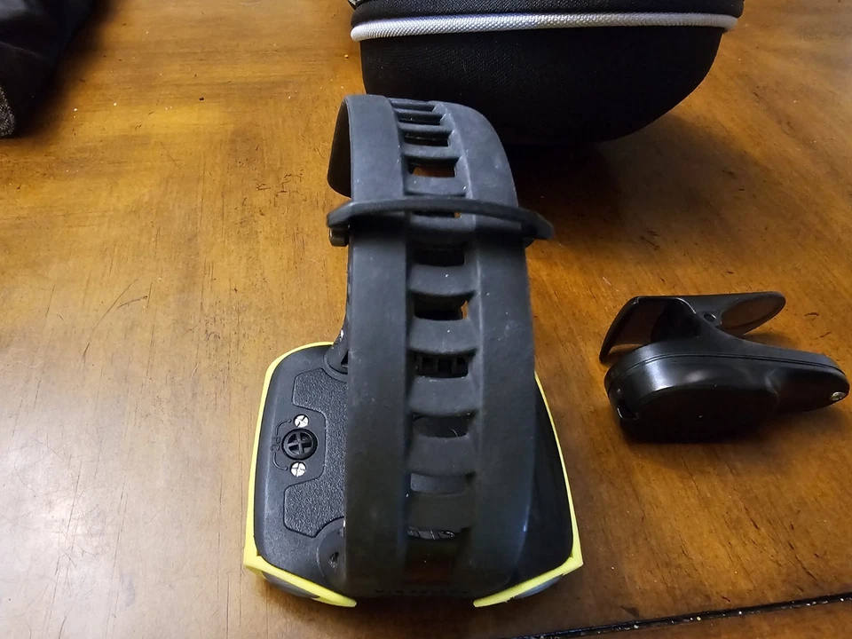 Computadora cuádruple Mares amarilla/negra con enlace azul, estuche Foto 3 de 4