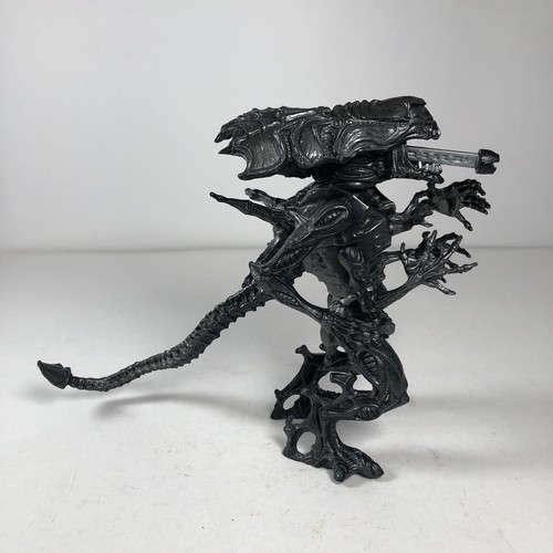 Figura de acción Kenner Queen Alien con cofre Hatchling Aliens 1992 - Imagen 1 de 11