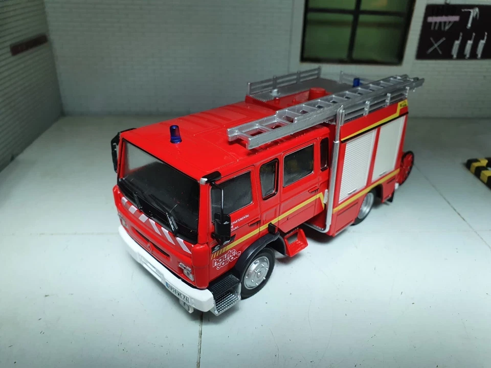 Renault S180 Fire Engine 1993 French VI Midliner 1:43 Scale Diecast Model Salvat - Image 3 of 4