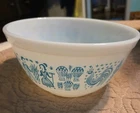 Vintage Pyrex Amish Butterprint Mixing Bowl 402 White Turquoise 1 1/2 Qt