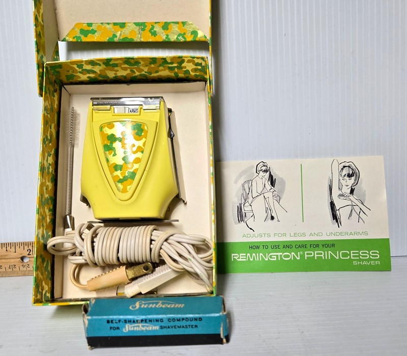 REMINGTON PRINCESS LADIES ELECTRIC SHAVER KIT IN BOX WITH INSTRUCTIONS