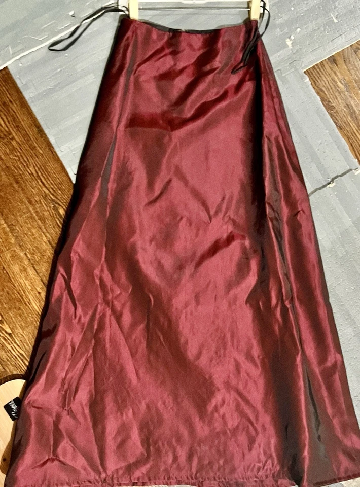 After SIX Falda de tafetán borgoña de tres piezas hasta el piso, envolvente, top. Talla 12 Foto 4 de 4