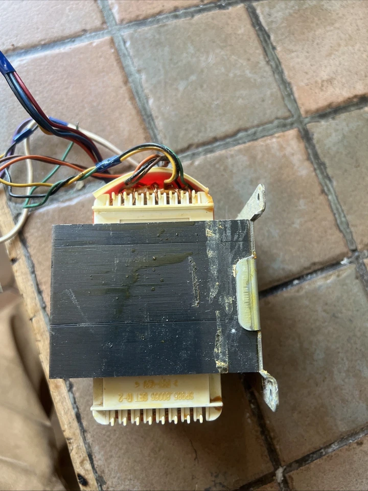 Maplin Model VR05F 300 Watts US To UK Stepdown Converter/Transformer - Image 2 of 2