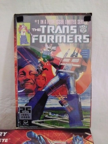 200 Transformers Universe: 25th Anniversary Optimus Prime w/Comic & DVD - 第 3/8 張圖片
