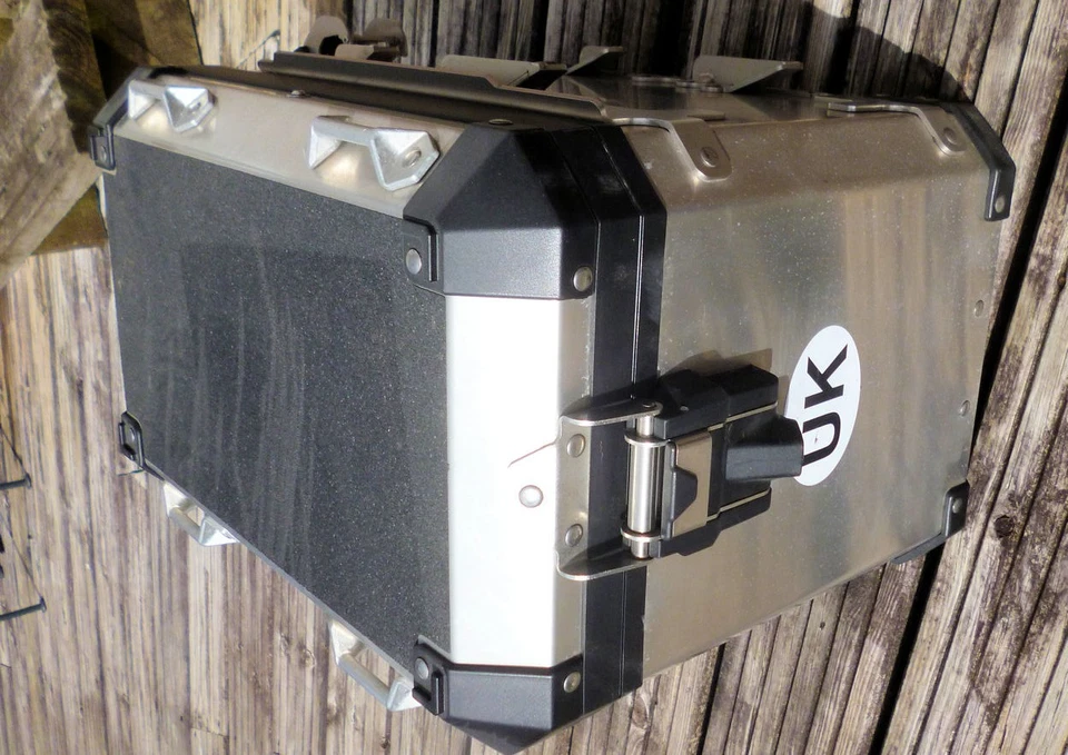 Genuine BMW R1200/1250GS adventure aluminium panniers, right hand exhaust. - Image 4 of 4