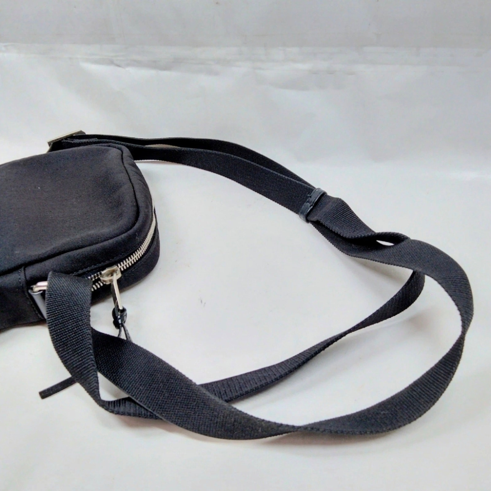 Saint Laurent Borsa a tracolla da corsa in tela e pelle nera Rivington