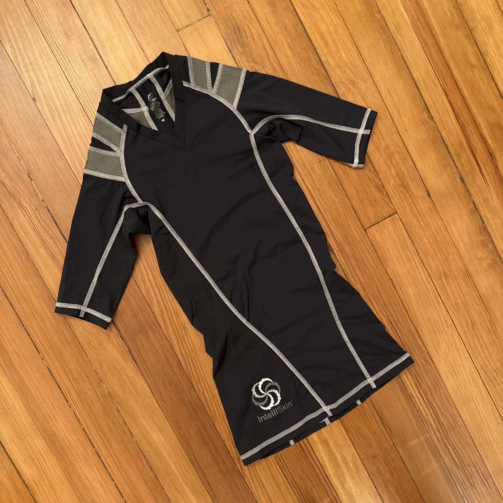 INTELLISKIN Women’s Xs Shirt Base Layer Black Long Sleeve Black Compression