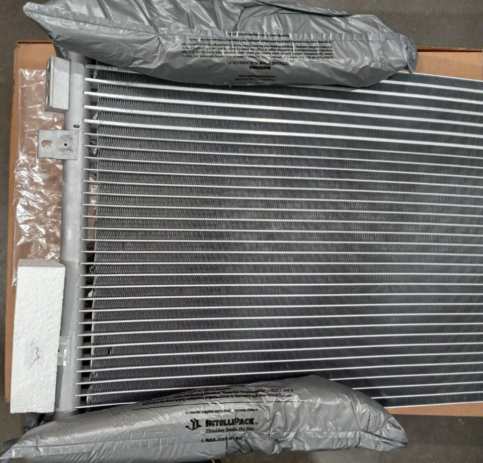 05-06 CONDENSADOR DE AIRE ACONDICIONADO CHRYSLER SEBRING P/N 5143537AB PIEZA ORIGINAL OEM MOPAR NUEVO Foto 2 de 4