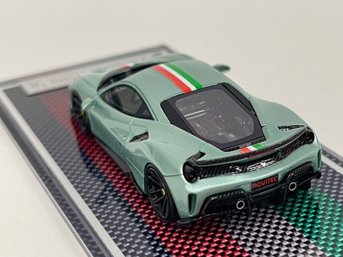 Modelo 1/64 U2 de Novitec 488 Pista en verde/raya italiana de Runner. 64-107 - Imagen 2 de 7