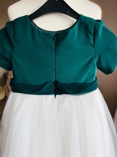 Stunning children's bridesmaid/flower girl dress in white and jade green velvet - Picture 4 of 5