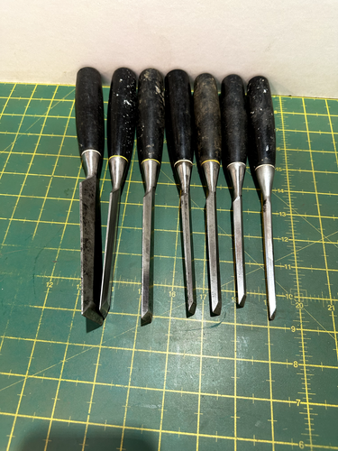 Graduated Set of 7 no. Good Quality Stanley 5001 Black Bevel Edge Wood Chisels - Picture 11 of 17