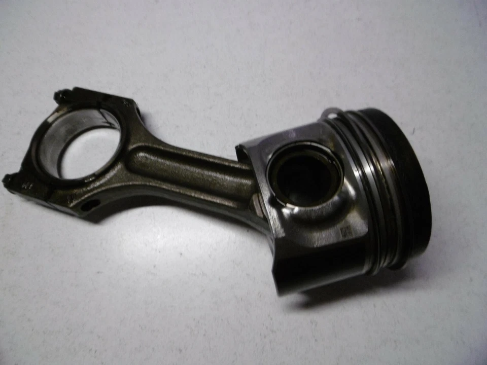 BMW N57D30A  X6 X5 F30 F31 F15 F10 F11 F12 F13 Kolben + Pleuel mit Kolbenringen - Bild 3 von 4