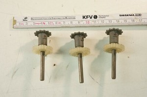 3 x Spulenkern Filmprojektor Projektor Ersatzteile Zahnrad mit Achse NOS W-2591