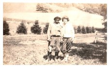 GIRL AND FARMER,WISCONSIN DELLS,1920'S.VTG 4.3" x 2.5" PHOTO*9