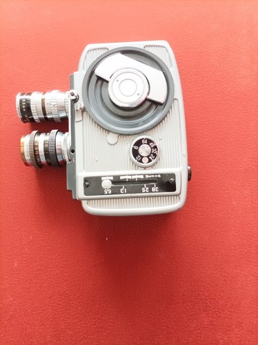 Yashica-8 Filmkamera mit Leerspule Objektiv: 1:1,4 13mm + 1/1,4 6,5mm Wide Angle - Bild 1 von 5