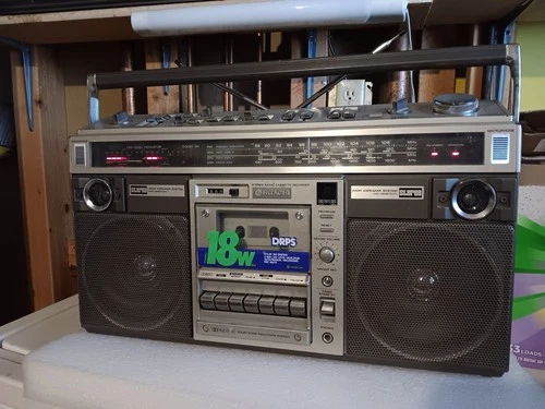 VTG RARE HITACHI Boombox TRK-8180 Radio Cassette SW1 SW2 Shortwave