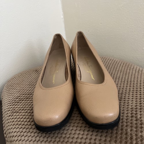 SALVATORE FERRAGAMO Boutique Pebbled Leather Low Wedge Loafers, Beige- Size 9 b - Picture 2 of 8