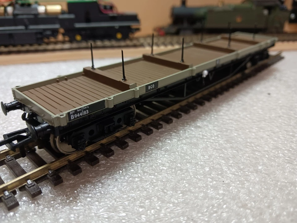 Bachmann 33-856D 30T BR Grey Bogie Bolster Wagon Complete Boxed OO Gauge - Image 3 of 4