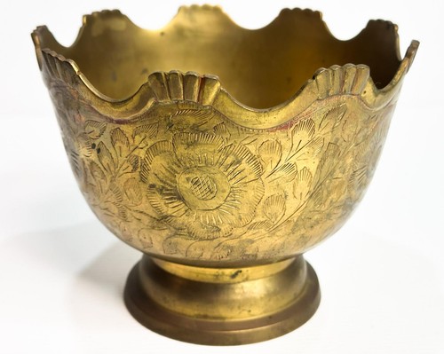 Vintage Brass Pedestal Bowl with Scalloped Edge Hand-Etched Floral Design Footed - Picture 4 of 8