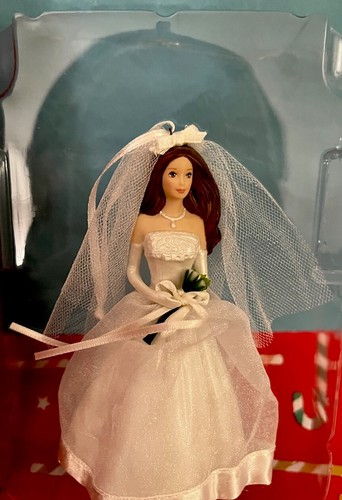 2002 Hallmark BLUSHING BRIDE BRUNETTE BARBIE Ornament Porcelain MINT in Box - Picture 2 of 8