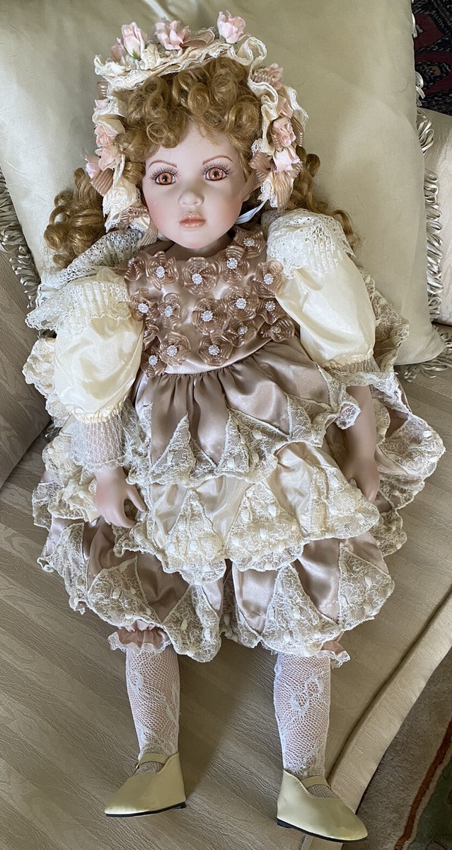 🇺🇸William Tung elaborately Dressed 28