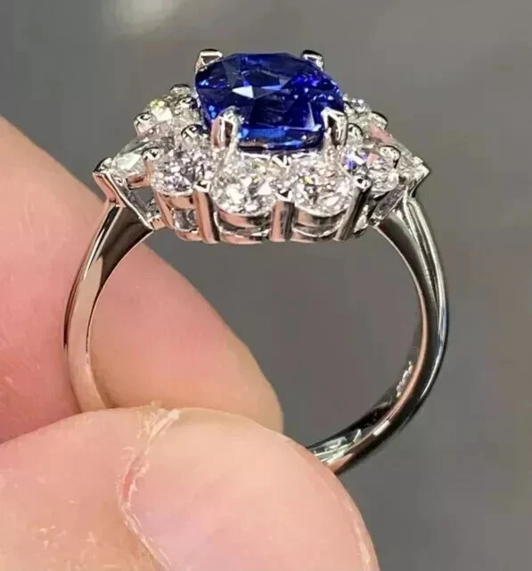 Anillo de compromiso de moissanita con halo de tanzanita natural de 2,30 quilates de oro blanco sólido de 14 quilates Foto 3 de 4