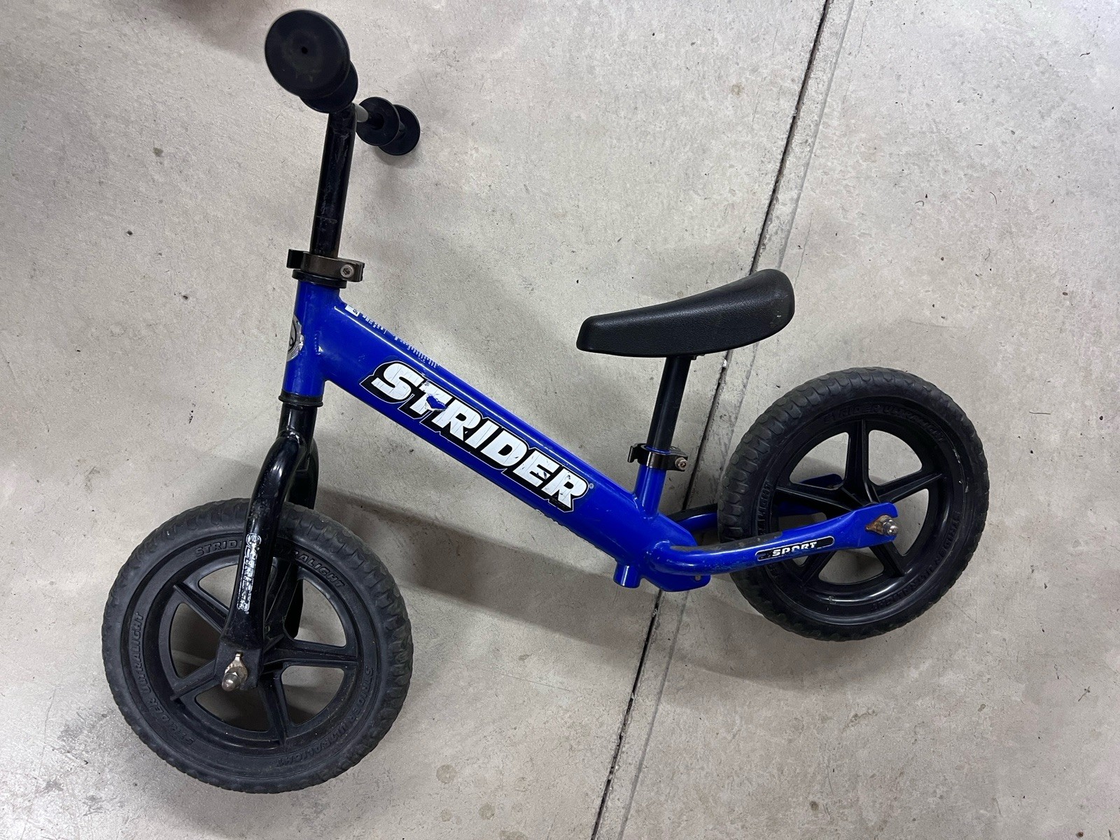 Strider 12 inch Classic Balance Bike - Blue