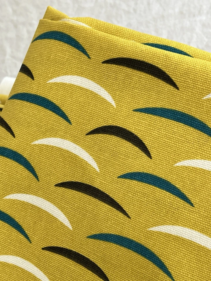 Tela Amarilla y Turquesa Exterior Oslo por Jessica Jones Estilo MCM Escandinavo Foto 3 de 4