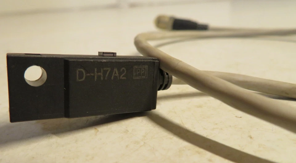 NEW SMC D-H7A2  W/ M8 3 PIN CONNECTOR DH7A2 3 PIN D H7A2  22" LENGTH Cord Wire - Image 4 of 4