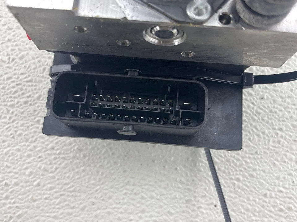 2014-2016 Land Rover LR4 ABS Brake Pump Assembly LR062409 OEM - Image 3 of 4