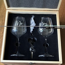 Mr Mrs Wedding Wine Glass Set, 2-Piece Decorated, Wooden Box, Clear