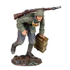 BRITAINS WORLD WAR 1 23089 1916-1918 GERMAN INFANTRY ADVANCING WITH AMMO BOX