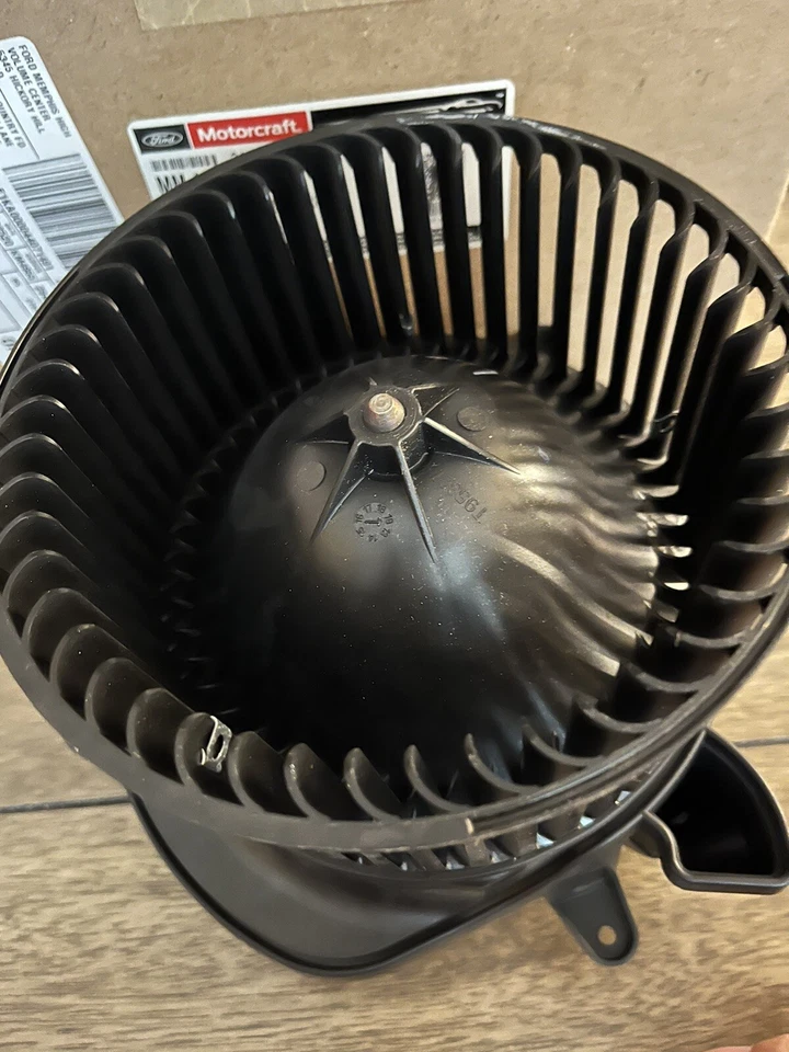 Soplador de climatización Motorcraft MM-1167 para Ford Mustang 15-19 Foto 2 de 4