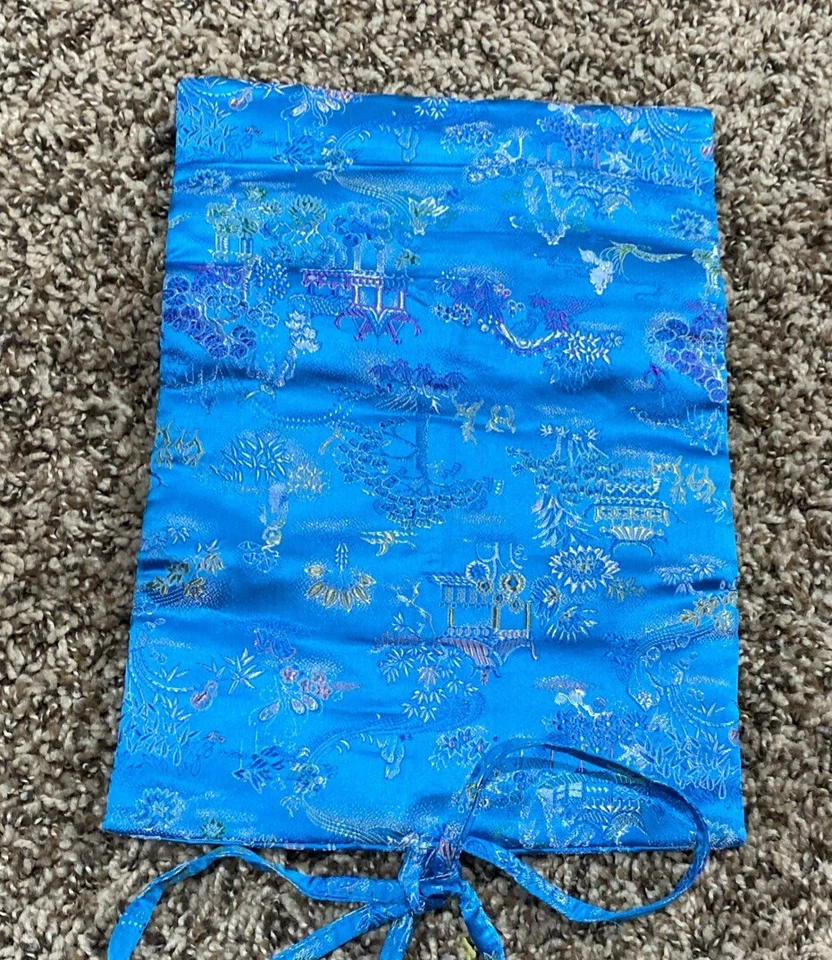 Hermosa bolsa de viaje de maquillaje de seda con temática asiática hecha a mano en China con cremallera turquesa Foto 2 de 4