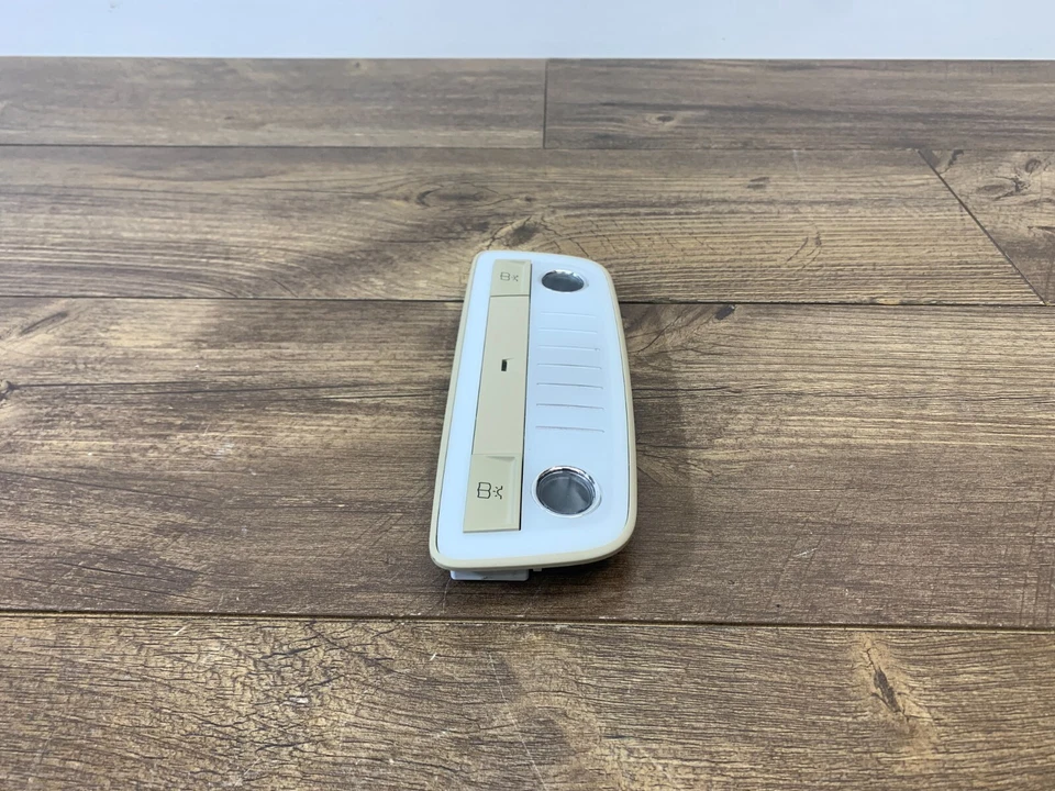 Luz de lectura de cúpula superior trasera beige OEM Mercedes-Benz CLS 550 2012-2018 Foto 3 de 4