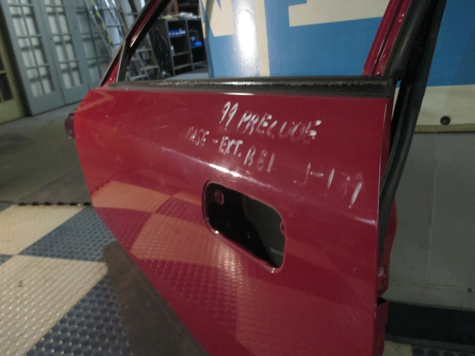 1999 Honda Prelude Driver Left Side Door Shell FLAW (R-81 Red) Foto 4 de 4