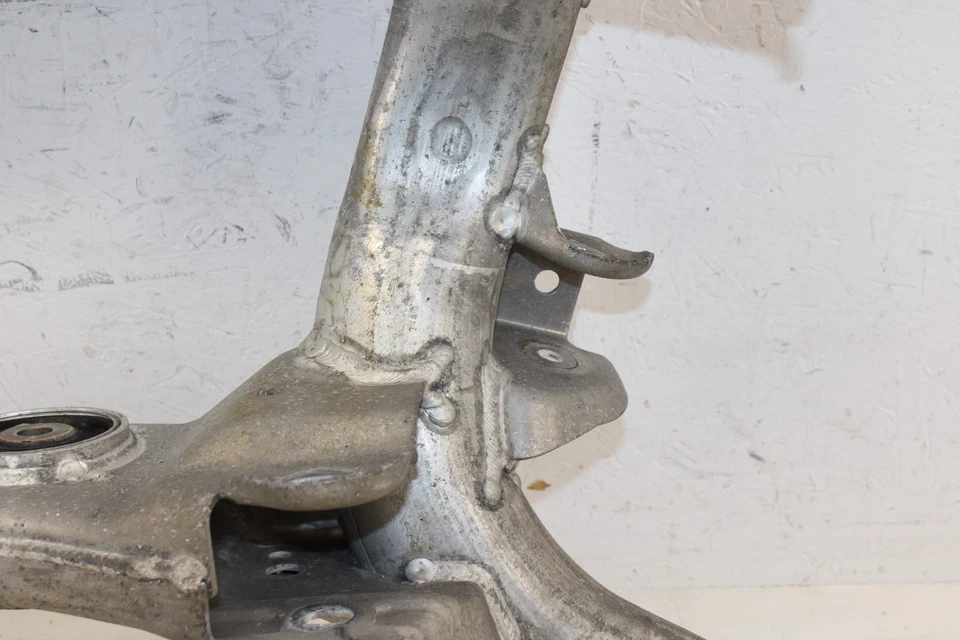 Submarco trasero Infiniti G35 2003-2007 cupé travesaño OEM MQ13 Foto 4 de 4