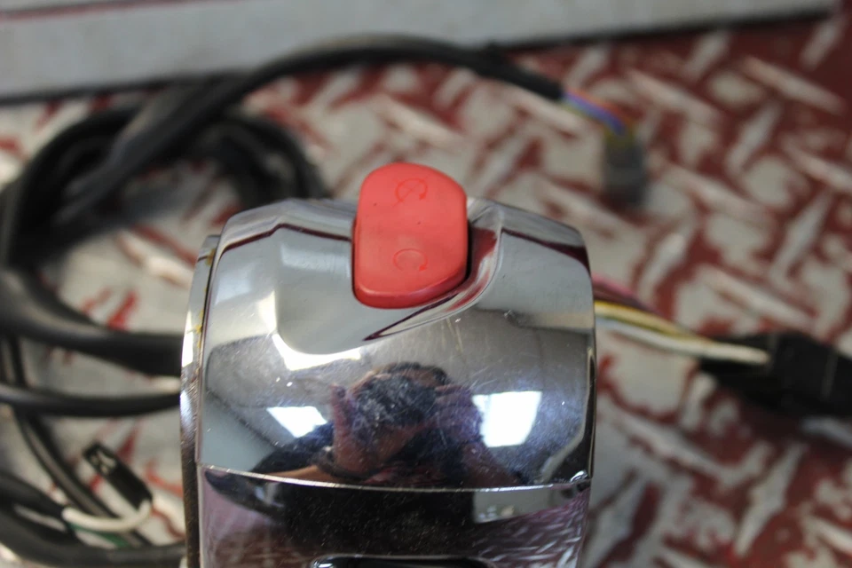 2008 VICTORY VISION TOURING RIGHT CONTROL SWITCH W/ CRUISE CONTROL BUTTONS VVT2 - Image 3 of 4