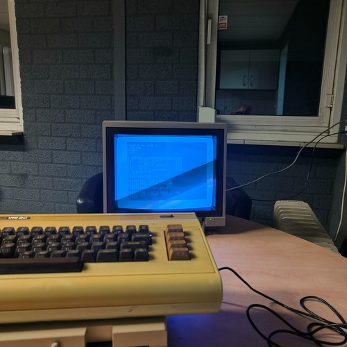 Commodore 128D (some issues from the floppydrive) and without original keyboard - Zdjęcie 7 z 16