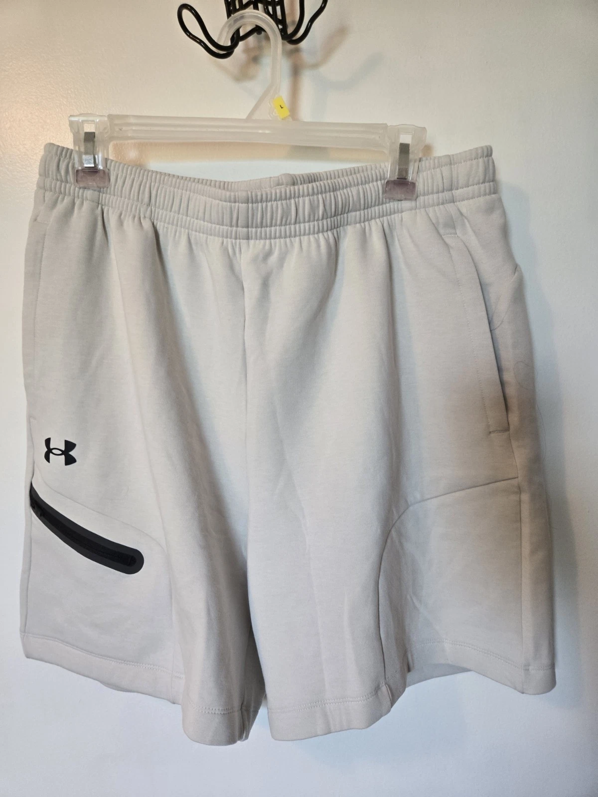 Men's Large Under Armour Unstoppable Fleece Sweat Shorts Cream Logo Zipper NWT