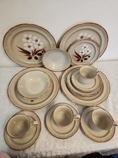 Vintage Classics by Hearthside Castlewood Stoneware Service for 4 ,5pc Place Set
