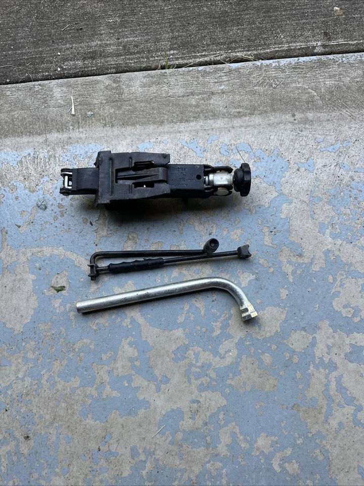 98-01 Volkswagen Novo Fusca Pneu Sobressalente de Emergência Jack & Kit Conjunto de Ferramentas -VENDEDOR DOS EUA- - Imagem 3 de 4