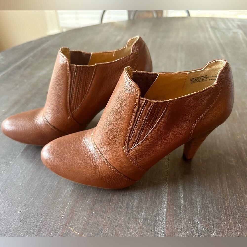 NWOT Audrey Brooke Avignon Ankle Bootie Cognac Brown Leather  display picture 1