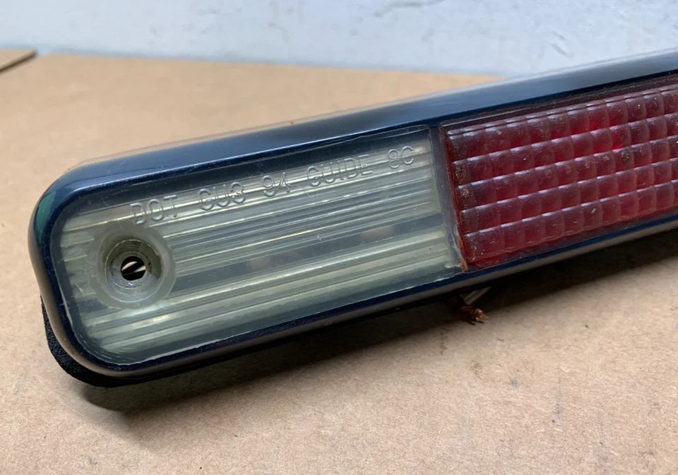 1988-1999 Chevy GMC C/K 1500 2500 Truck Silverado Third Brake Light 16520068 - Image 4 of 4