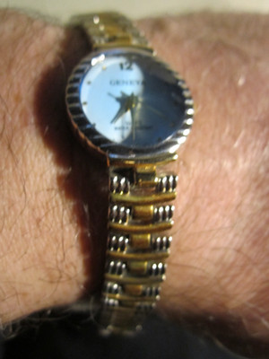 VINTAGE GENEVA LADIES' WATCH 7 1/2'' LONG - LIGHT BLUE DIAL RUNS GREAT - OFC-15