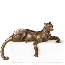 Statue Panthère en bronze sur un socle en marbre blanc d'après Juno