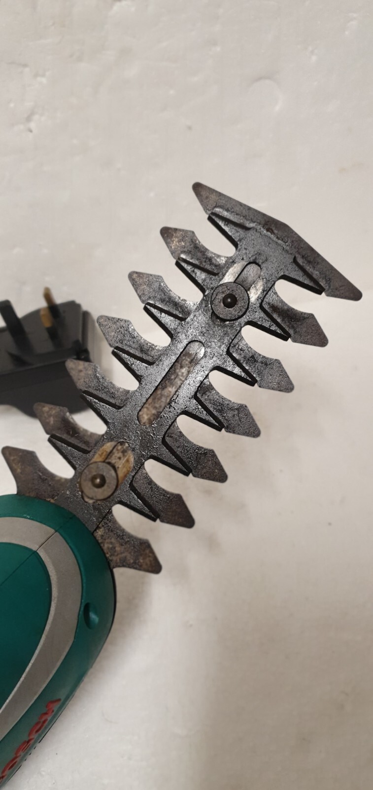 Bosch Isio Cordless Hand Held Shrub Shear Hedge Trimmer eBay