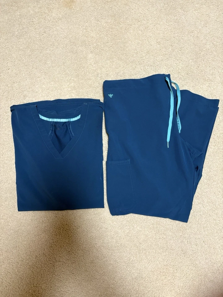 Med Couture Women’s 2XL Dark Blue Scrub Set, Pants Size L  (Great Condition) - Image 2 of 4